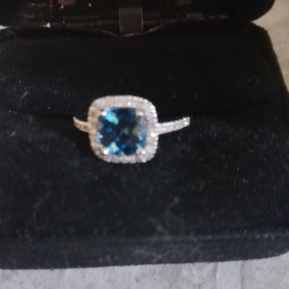 Ring - Picture 5 of 6